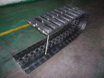 Bom preço. O equipamento pesado segmentou as trilhas 450x110 da borracha com comprimento flexível para o veículo militar on-line
